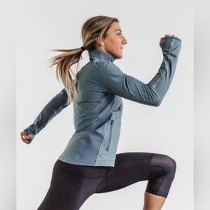 NOBULL 4-Way Stretch Lightweight Running/Workout Jacket Womens Small, Slate Blue